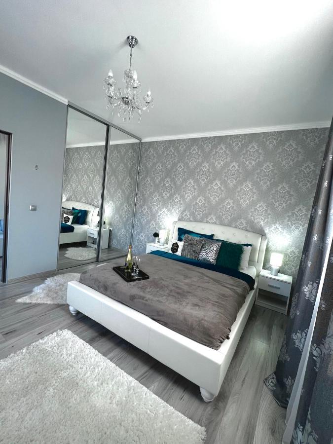 Luxurious Accommodation Floresti  Ngoại thất bức ảnh